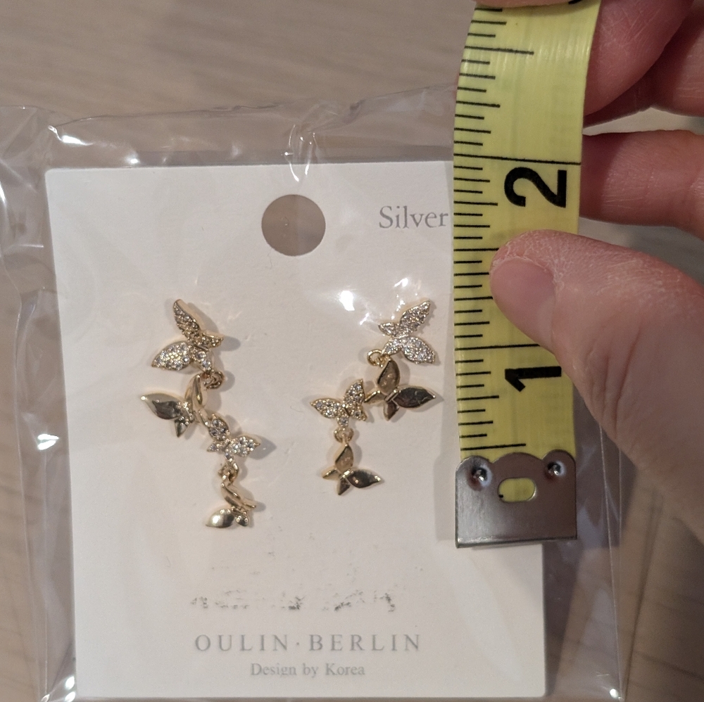 Gold butterfly dangling earrings